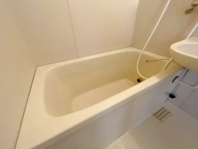 【浴室】 | メゾンドマヤ | コンパクトで使いやすいお風呂です（写真は別部屋のものです）