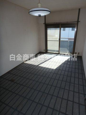 坂戸市鶴舞中古戸建の洋室