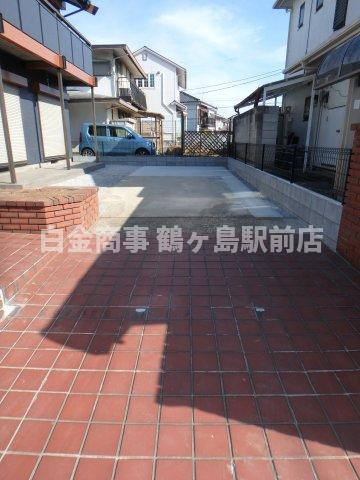 坂戸市鶴舞中古戸建の駐車場