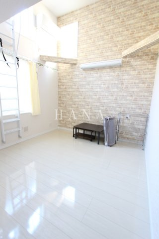 ユナイト四谷フォンターナの居間・リビング