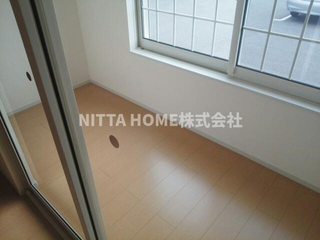 サンリットタウン　日高Ａのバルコニー|２．６帖のサンルームです◇