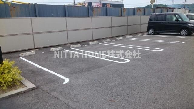 サンリットタウン　日高Ａの駐車場|敷地内駐車場になります◎