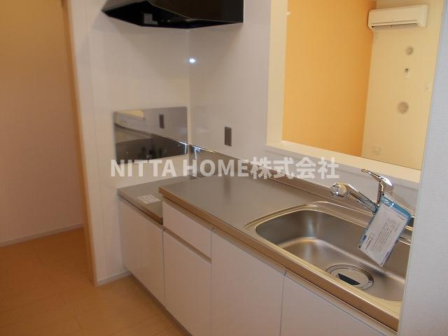 サンリットタウン　日高Ａのキッチン|カウンターキッチンを採用しています＊