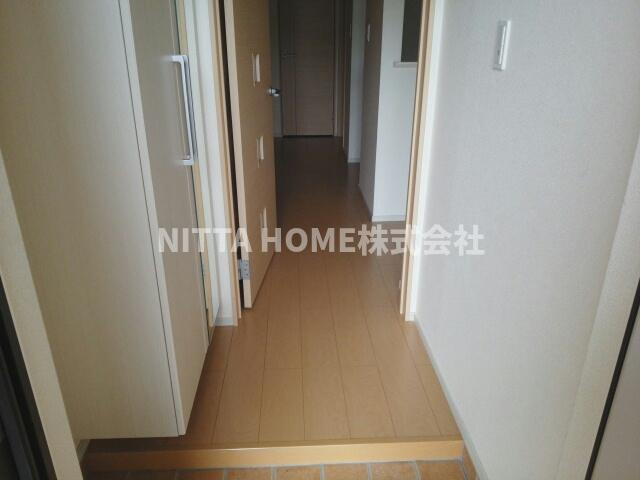 サンリットタウン　日高Ａの玄関|シューズボックスももちろん完備している玄関です＊