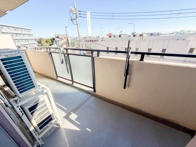 アルファグランデ一之江参番街304号のバルコニー