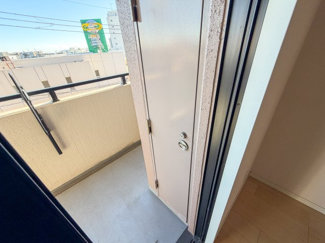 アルファグランデ一之江参番街304号のバルコニー