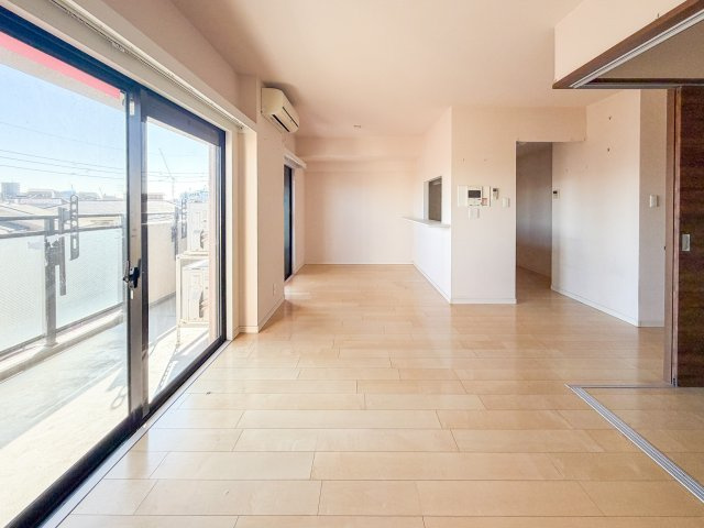 アルファグランデ一之江参番街304号の居間・リビング