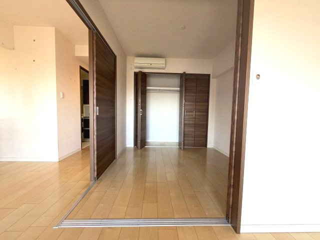 アルファグランデ一之江参番街304号の洋室