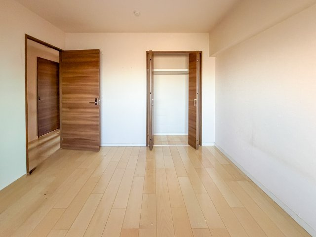 アルファグランデ一之江参番街304号の洋室