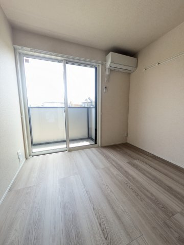 ロイヤル神木の洋室|南側4.5帖の洋室です。