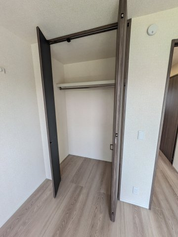 ロイヤル神木の収納|南側4.5帖の洋室です。