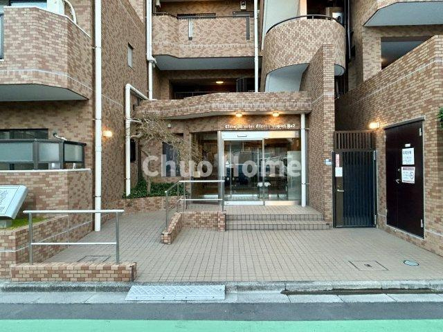 ライオンズマンション東日暮里第2のエントランス|【エントランス】マンションのエントランスは、その物件の印象を決める、顔とも言える場所です。毎日通る場所ですからきれいなのが一番です。