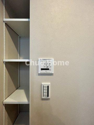 【内装】 | ライオンズマンション東日暮里第2 | 【浴室乾燥機】暖房・冷風・換気・乾燥が可能です。毎日を快適に過ごせるうれしい機能が揃っています。雨の日の洗濯物も安心です。