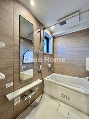 【浴室】 | ライオンズマンション東日暮里第2 | 【バスルーム】暖房換気乾燥機付きシステムバスルーム。暖房・冷風・換気・乾燥など、毎日を快適に過ごせるうれしい機能が揃っています。雨の日の洗濯物も安心です。