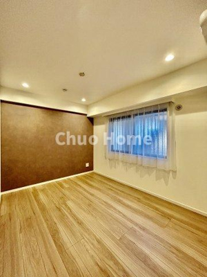 【洋室】 | ライオンズマンション東日暮里第2 | 【洋室】快適に過ごす条件は、一人ひとり違います。だからこそ飾り過ぎないシンプルな内装と偏り過ぎないデザインで統一しております。居住していく中でオーナー様だけの【マイホーム】に創り上げて下さい