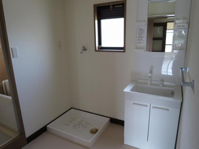 【独立洗面台】 | リーブルハイツ | 別号室の写真になります。現況優先。