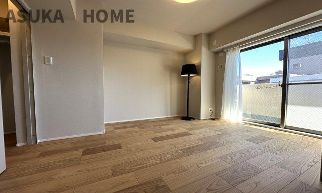 ガーデンプラザ横浜南の洋室|陽当り通風良好な角住戸　バルコニーでガーデニングなども楽しめそう。