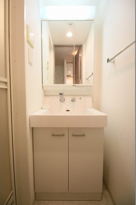 【独立洗面台】 | ジュネーゼロイヤルレジデンス梅田東