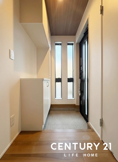 【玄関】 | JR南武線「矢野口」新築分譲 | 収納もある玄関です