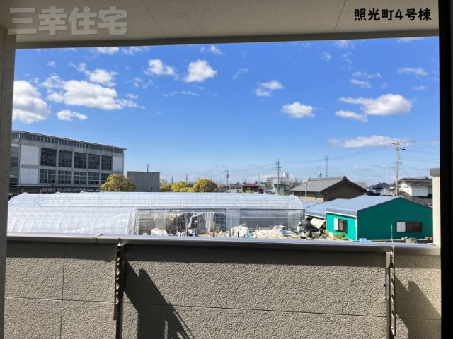 碧南市照光町のバルコニー|屋根のあるバルコニーで夜はご家族全員で星を眺める贅沢なひと時を