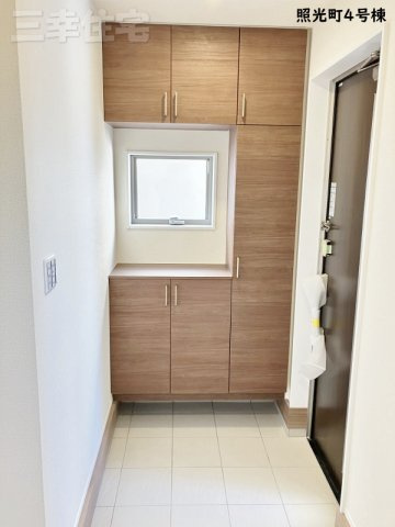 碧南市照光町の玄関|玄関にはベビーカーがそのまま置ける広いスペースがあります