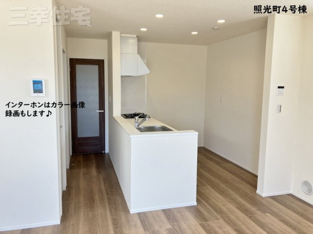 碧南市照光町のセキュリティ|夜の訪問者もカラーでしっかり確認でき、録画をすることも可能です。ズームアップも可能なため、見にくい時でも安心です。また、訪問者がボタンを押さなくても、いつでも玄関先の様子を映像と音でチェックできます