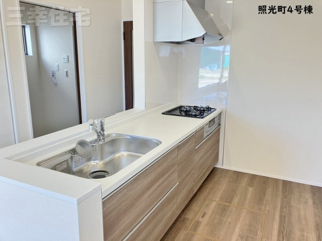 碧南市照光町のキッチン|対面式キッチンです。浄水器を完備しています