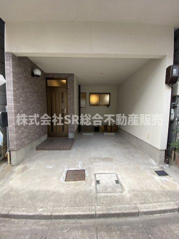 東鴻池町5丁目中古戸建の駐車場|ビルトインガレージ有♪自転車・バイクも置けます！