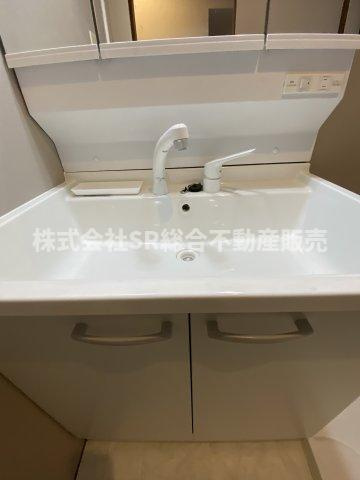 東鴻池町5丁目中古戸建の独立洗面台|シャワー付きの独立洗面台です！
