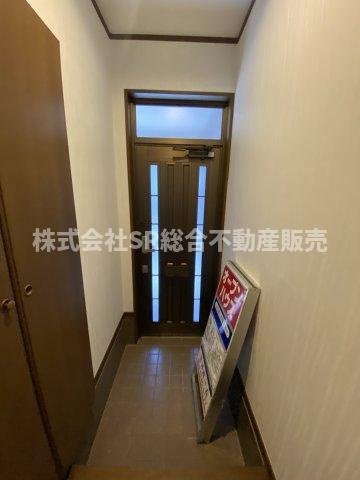 東鴻池町5丁目中古戸建の玄関|当日予約も大歓迎です！土日祝、雨の日やお子様連れのお客様の送迎も可能ですのでお気になさらずお問合せ下さい。お仕事終わりのお時間にも柔軟に対応致しますのでお気軽にお申し付け下さいませ。
