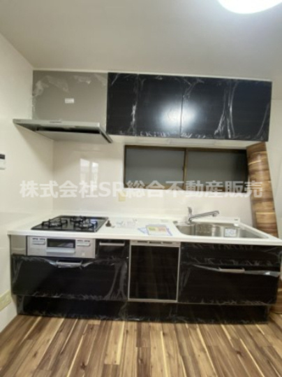 東鴻池町5丁目中古戸建のキッチン|設備が整った新品のシステムキッチンで快適にお料理ができます！