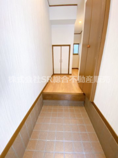 東鴻池町5丁目中古戸建の玄関|玄関にはシューズボックスもございます！