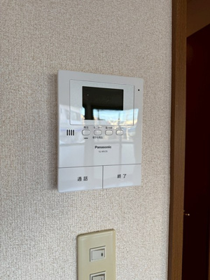 【バルコニー】 | パレスガーデンA | バルコニーは南向きです！お洗濯物はお昼からでも乾きそう☆2部屋から出入りできるのが嬉しいですよね！