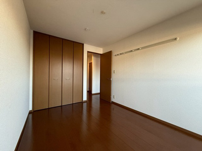 【キッチン】 | パレスガーデンA | グリル付き3口ガスコンロのシステムキッチンです☆3口コンロは複数の調理を同時にできるので時短にもGOOD☆