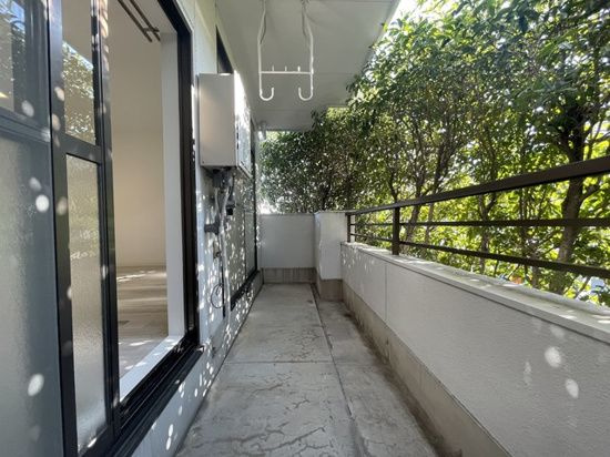 東和ハイツのバルコニー|外からの目が気にならないバルコニーで洗濯物が干せます