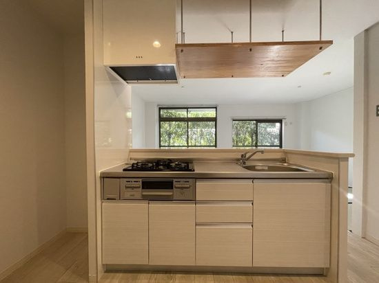 東和ハイツのキッチン|コンパクトなキッチンで掃除もラクラク