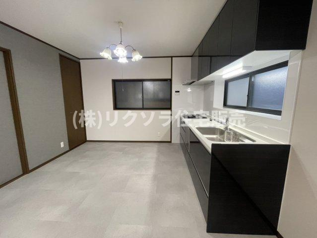 三矢町　中古一戸建てのキッチン|LDK14.0帖
■物件内覧・資金計画相談・住宅ローン相談、リフォーム相談、お問合せ受付中■
※当日・翌日のご内覧、ご相談はお電話でのお問合せがスムーズです！