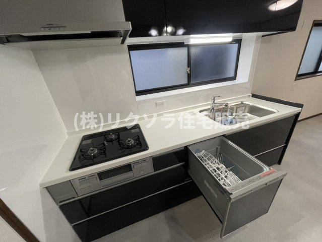 三矢町　中古一戸建てのキッチン|食器洗い乾燥機付き
■物件内覧・資金計画相談・住宅ローン相談、リフォーム相談、お問合せ受付中■
※当日・翌日のご内覧、ご相談はお電話でのお問合せがスムーズです！