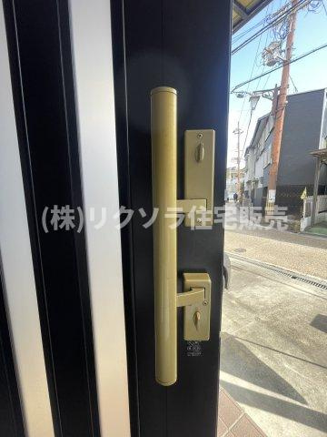 三矢町　中古一戸建ての防犯設備|ツーシリンダー錠
■物件内覧・資金計画相談・住宅ローン相談、リフォーム相談、お問合せ受付中■
※当日・翌日のご内覧、ご相談はお電話でのお問合せがスムーズです！