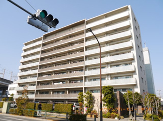 【外観】 | 穏やかな風と陽光を導き、プライバシーに配慮された設計プランを採用し、居住性を一段と心地よいものにしています。