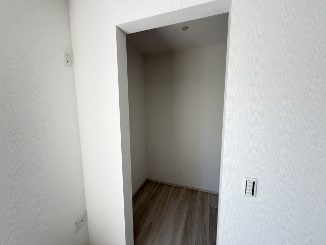 アーバンスタイル前橋市北代田町2期　1号棟の収納|２階洋室1収納：ウォークインクローゼットです。
沢山の物が収納できますよ♪