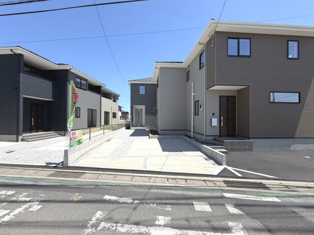 アーバンスタイル前橋市北代田町2期　1号棟の駐車場|駐車場もキレイに整備されています。並列2台駐車可能です。