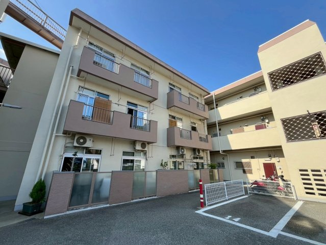 甲山グリーンハイツの外観