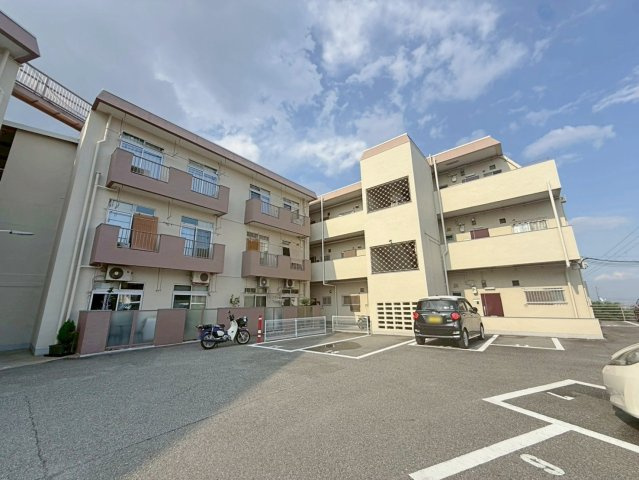 甲山グリーンハイツの外観