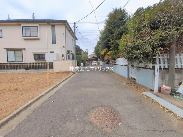 練馬区大泉学園町6丁目　土地42坪×建築条件なし　限定1区画の前面道路含む現地写真