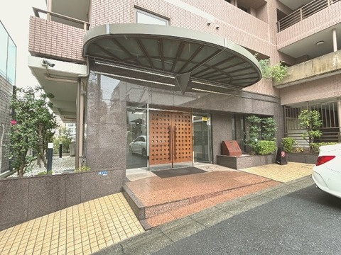 朝日マンション目黒のエントランス|朝日マンション目黒：オートロック＆宅配ボックス付きマンションです！
