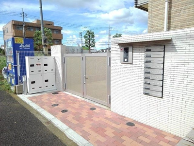 【エントランス】 | プラシードB