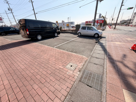 プレイスライフの駐車場