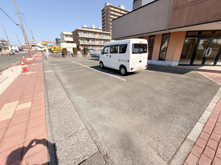 プレイスライフの駐車場