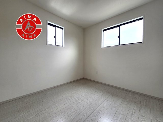 福岡市城南区東油山1丁目第1-2棟（2号棟）の子供部屋|柔らかい陽光が差し込む明るいお部屋を演出する設計。彩光の取れる窓が気持ちの良いお部屋を創り上げます。